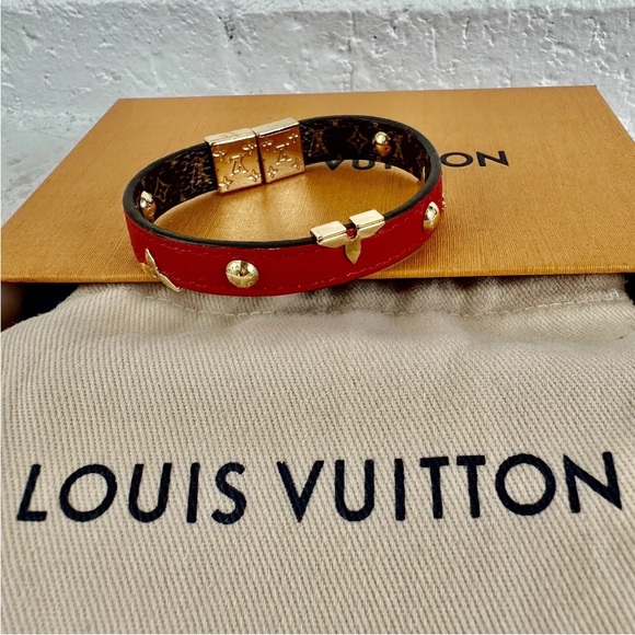 Reversible Louis Vuitton Monogram Bracelet - Picture 5 of 12